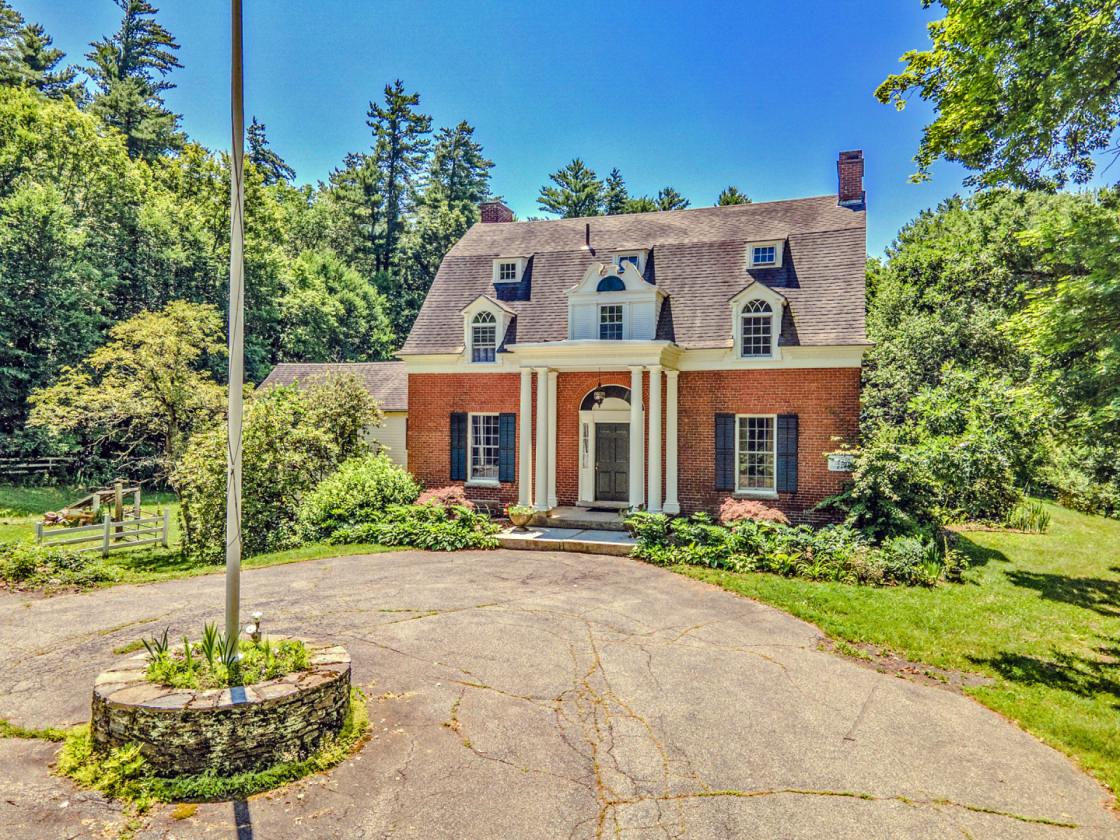 Own a piece of History - Classic Brick Colonial - photo 8
