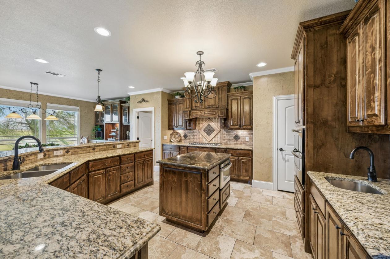 CUSTOM COUNTRY RETREAT ON 25 ACRES - photo 7