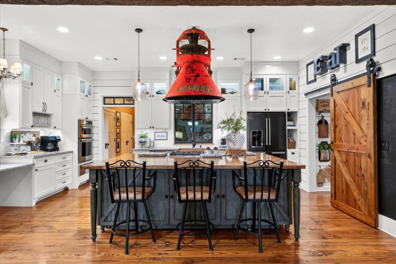 Luxury equestrian estate with 2 guest quarters - photo 16