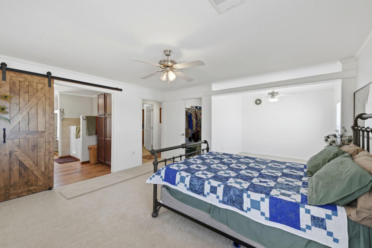 Immaculately Maintained Homestead - photo 8