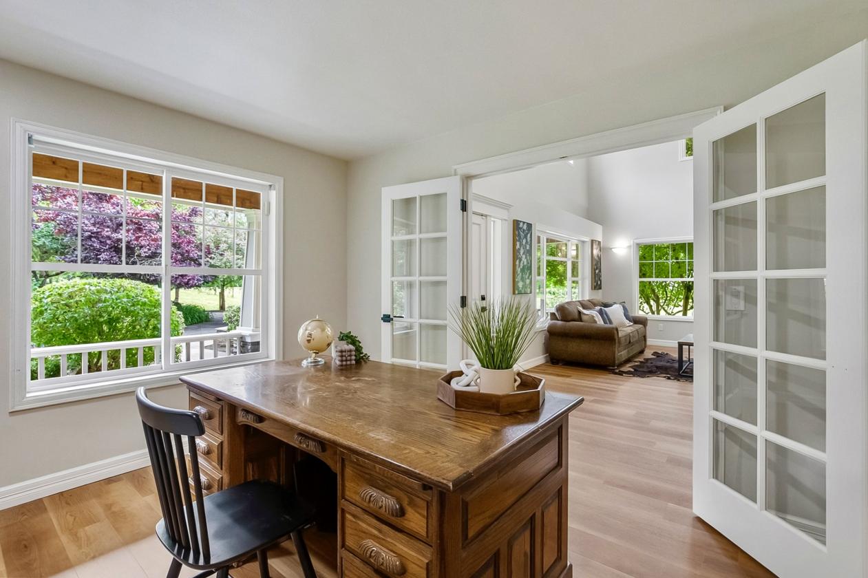 Modern Farmhouse Meets Horse Heaven - photo 12