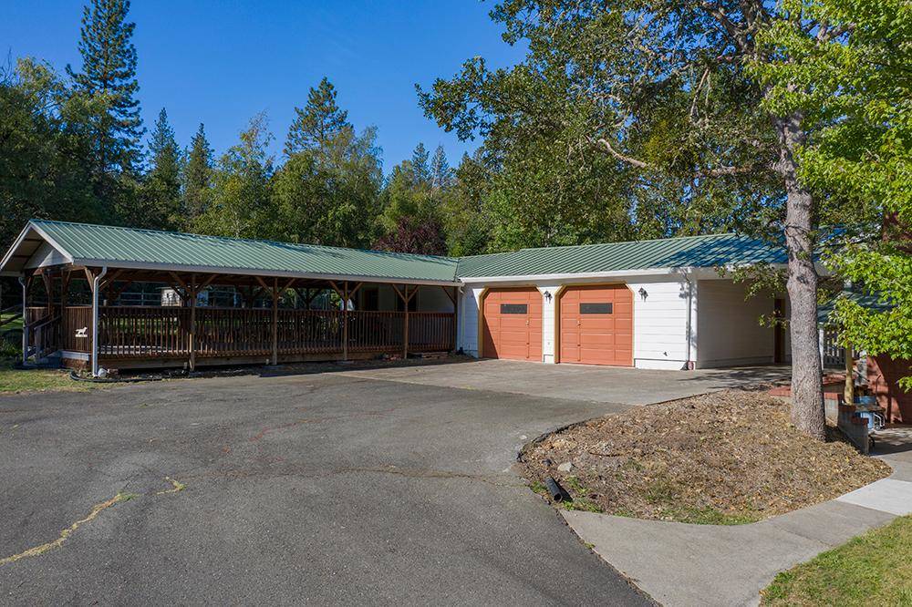 Horse Ranch 21+ Acres 3 Ponds, 4000sf 14 Stall Barn,... Grants Pass