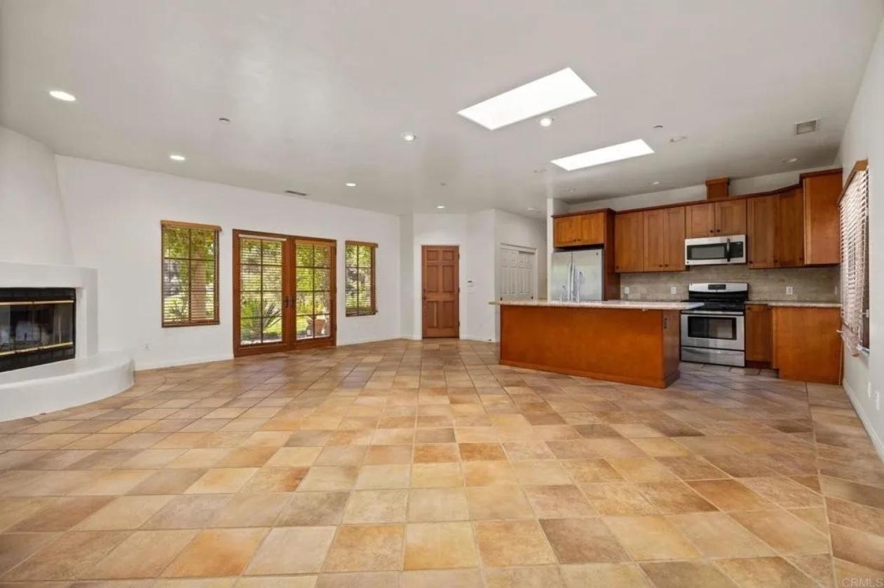Italian Villa in Prestigious Equestrian Community - photo 29