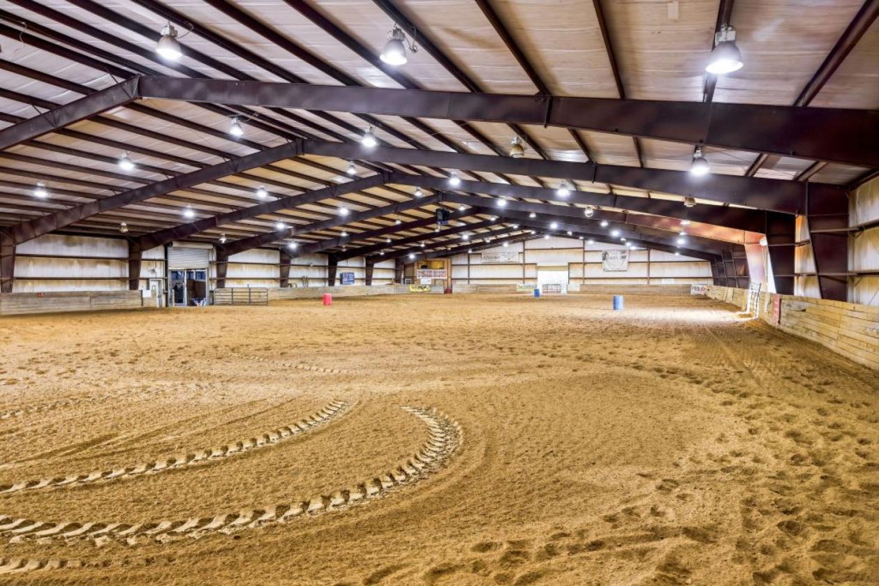 Equestrian Horse Farm with 73.5 acres - photo 7