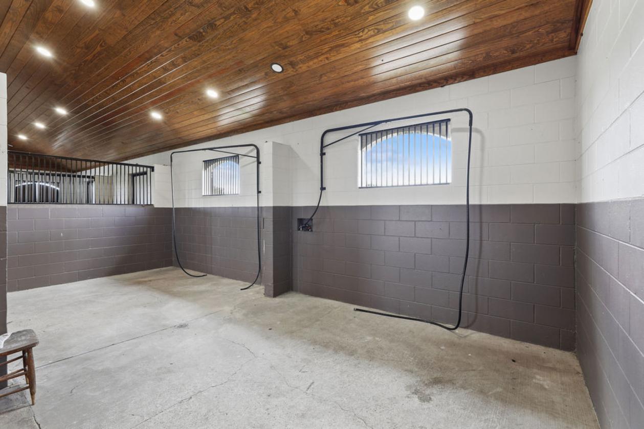 LUXURY TURNKEY 28.62-ACRE EQUESTRIAN ESTATE - photo 22