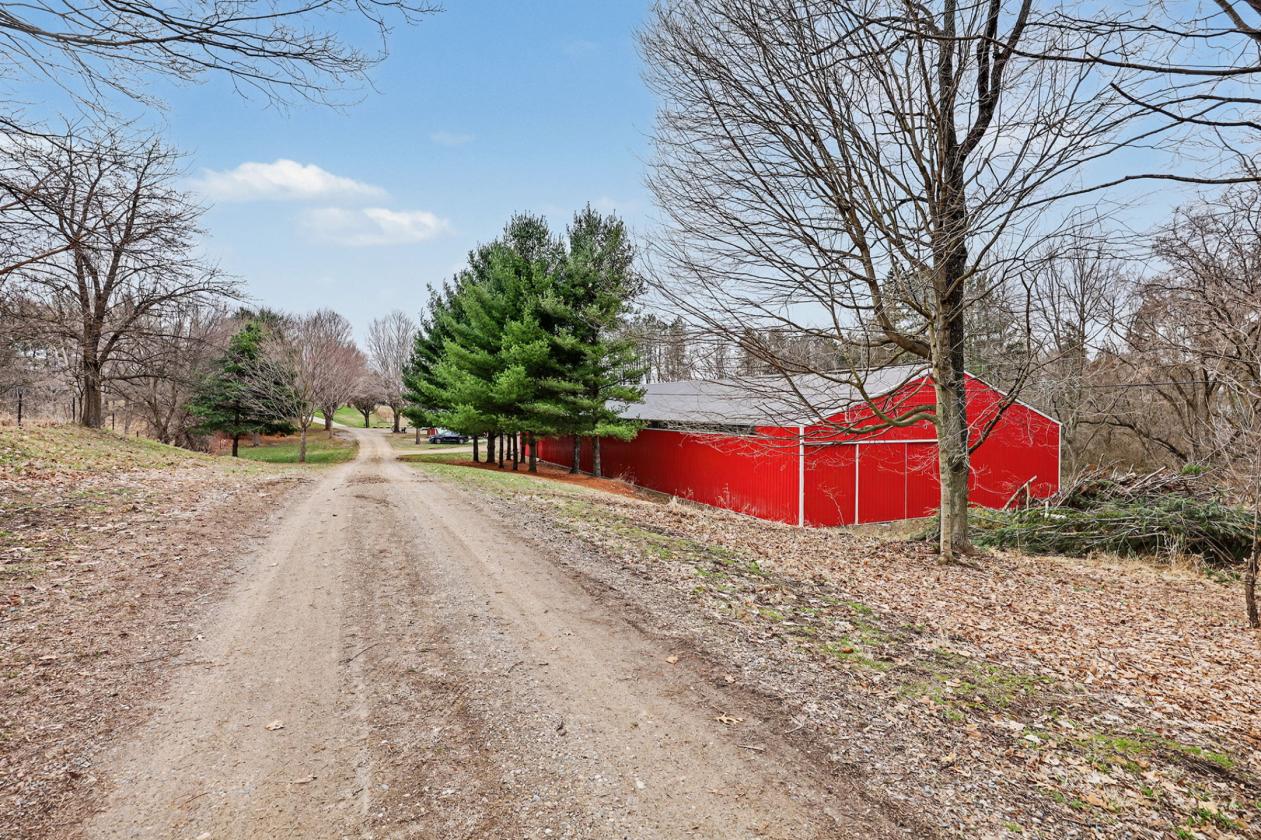 HUGE PRICE DROP - Indoor Arena + Secluded Home - photo 5
