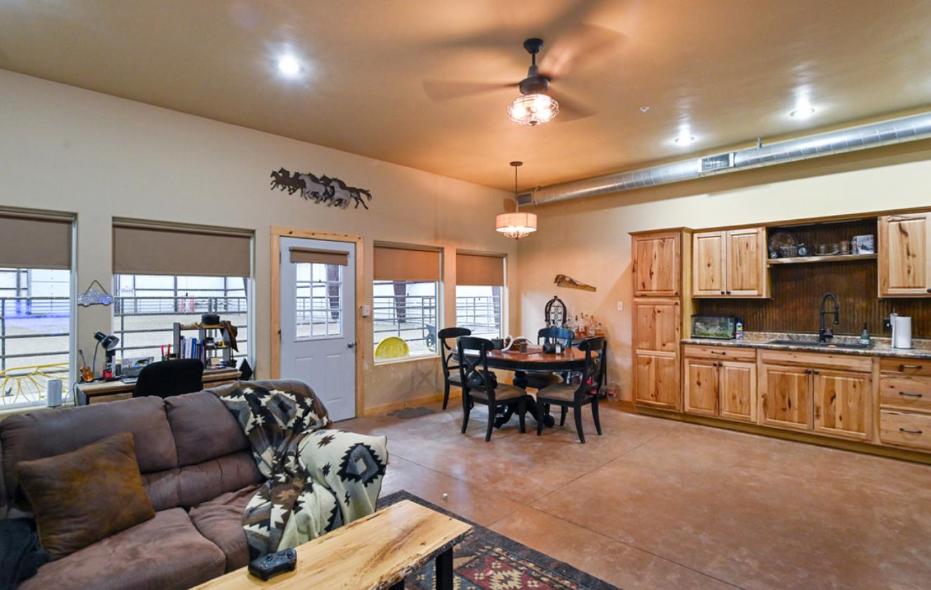 Turn-Key Equestrian Estate on 106 Acres - photo 15