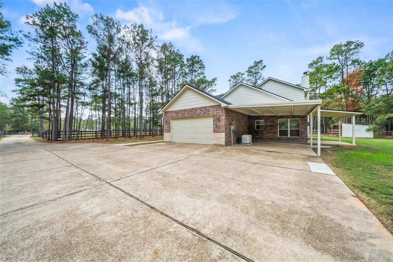 Beautiful country estate on over 4.75 acres - photo 6
