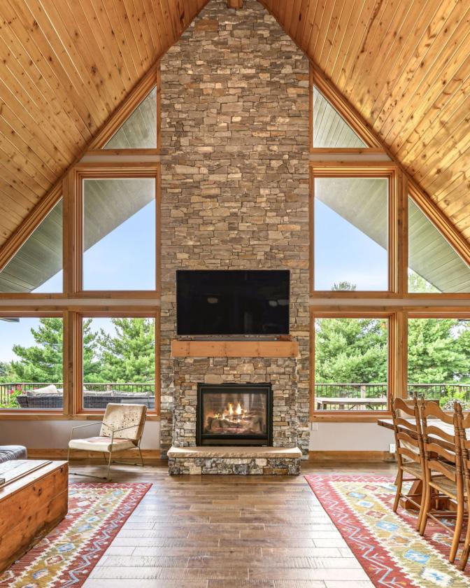 Gorgeous home on 10 acre equestrian property - photo 10