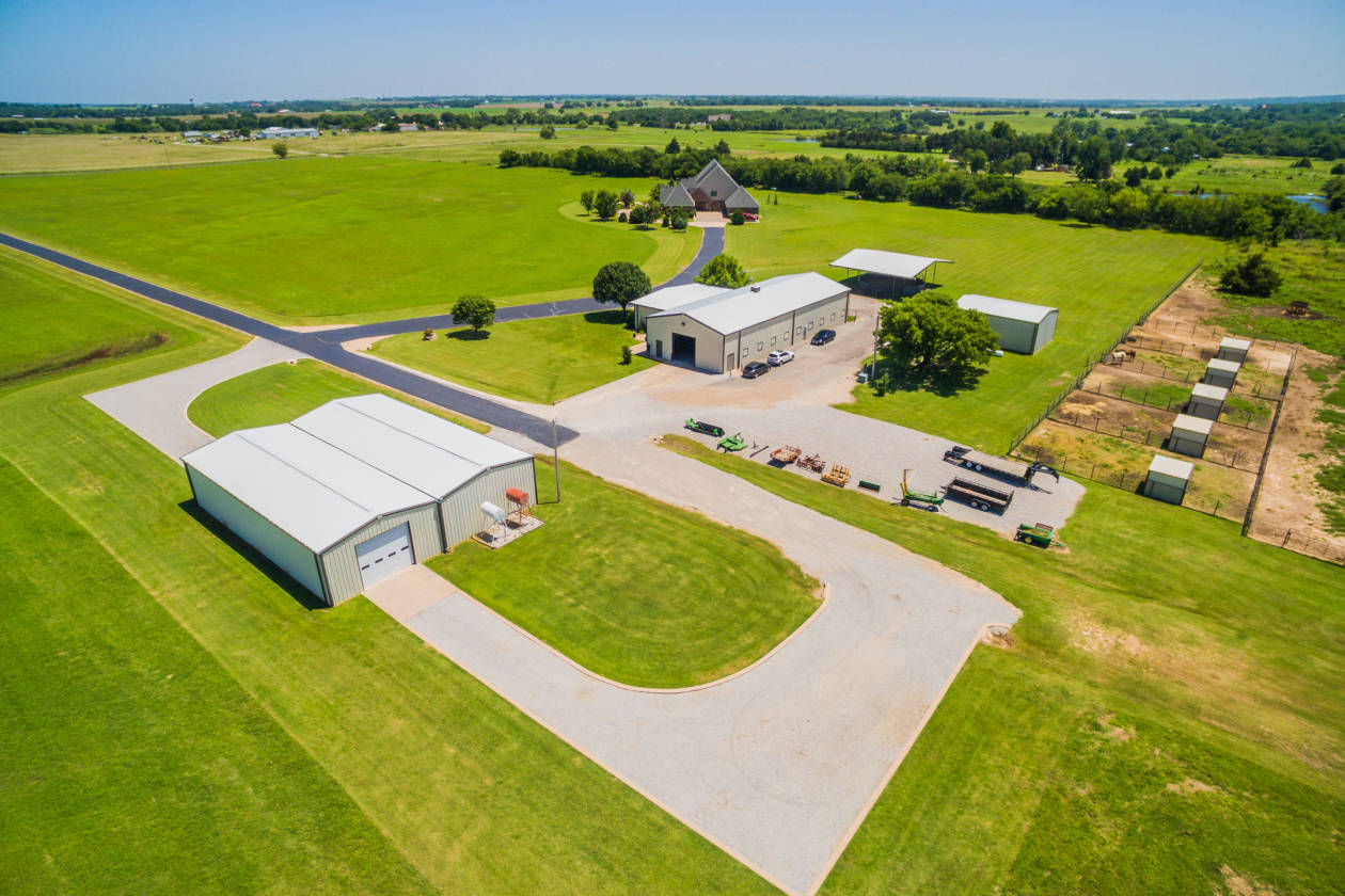 Luxury Estate w/ Guest House! Perfect For The Horse or... Goldsby