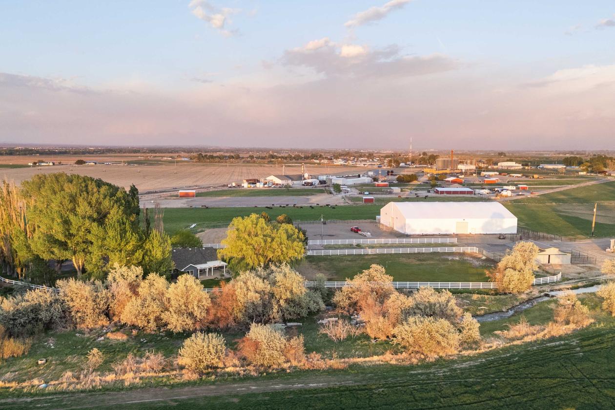 Equestrian Paradise featuring indoor riding arena - photo 2