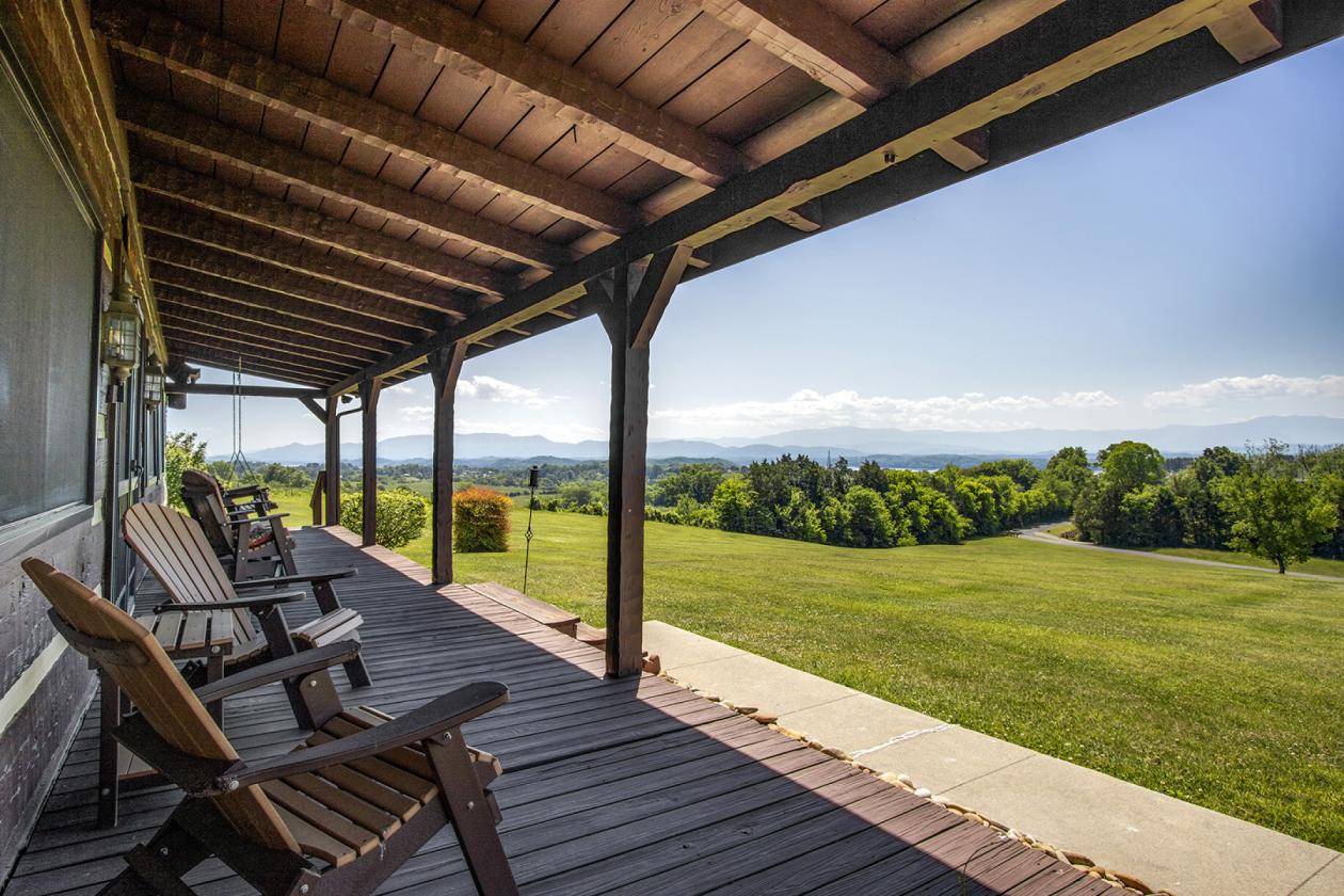 Beautiful log home on 33.95 acres - photo 2