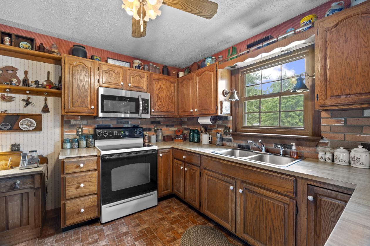 Horse Property w/ Indoor Arena & 4-Stall Barn - photo 25