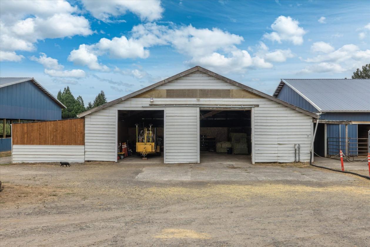 35 Stall Barn with Arena on 20 Acres - photo 21