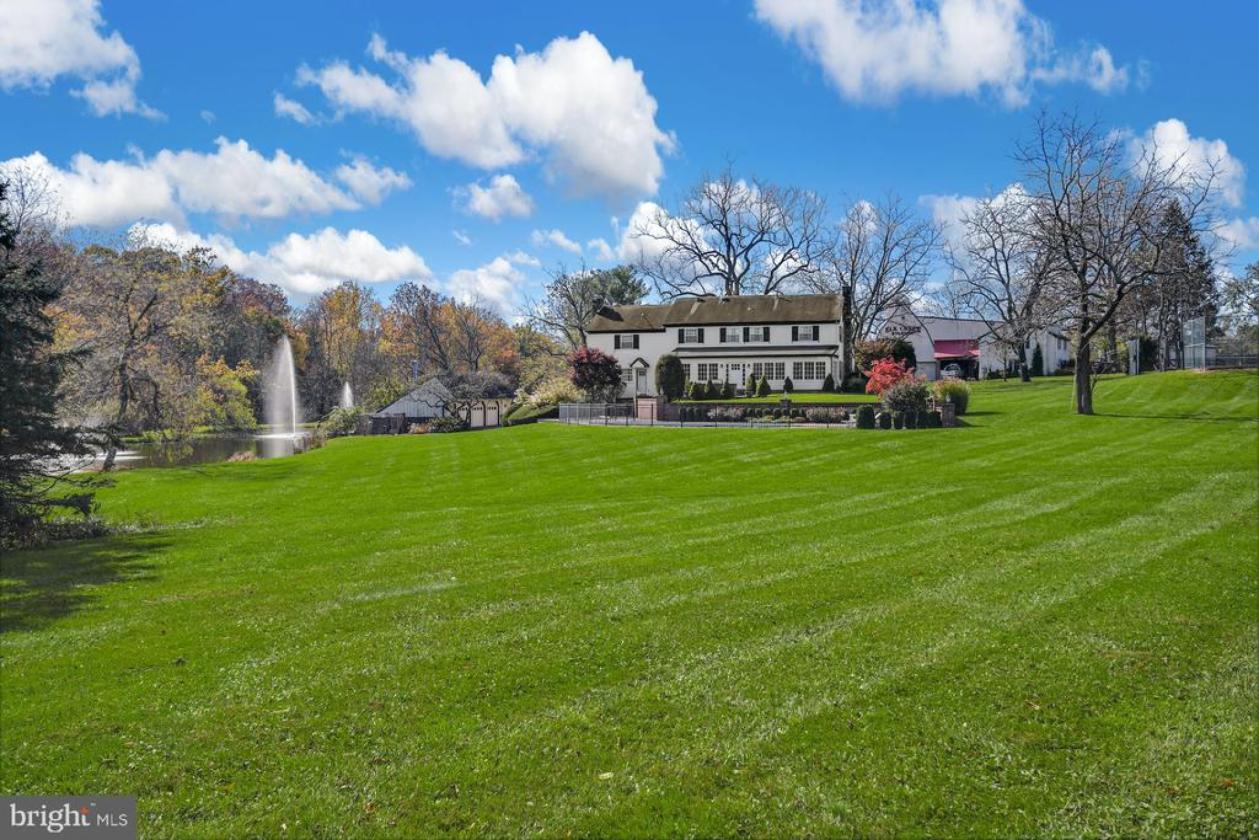 120 Acre Extraordinary Horse Farm - photo 1