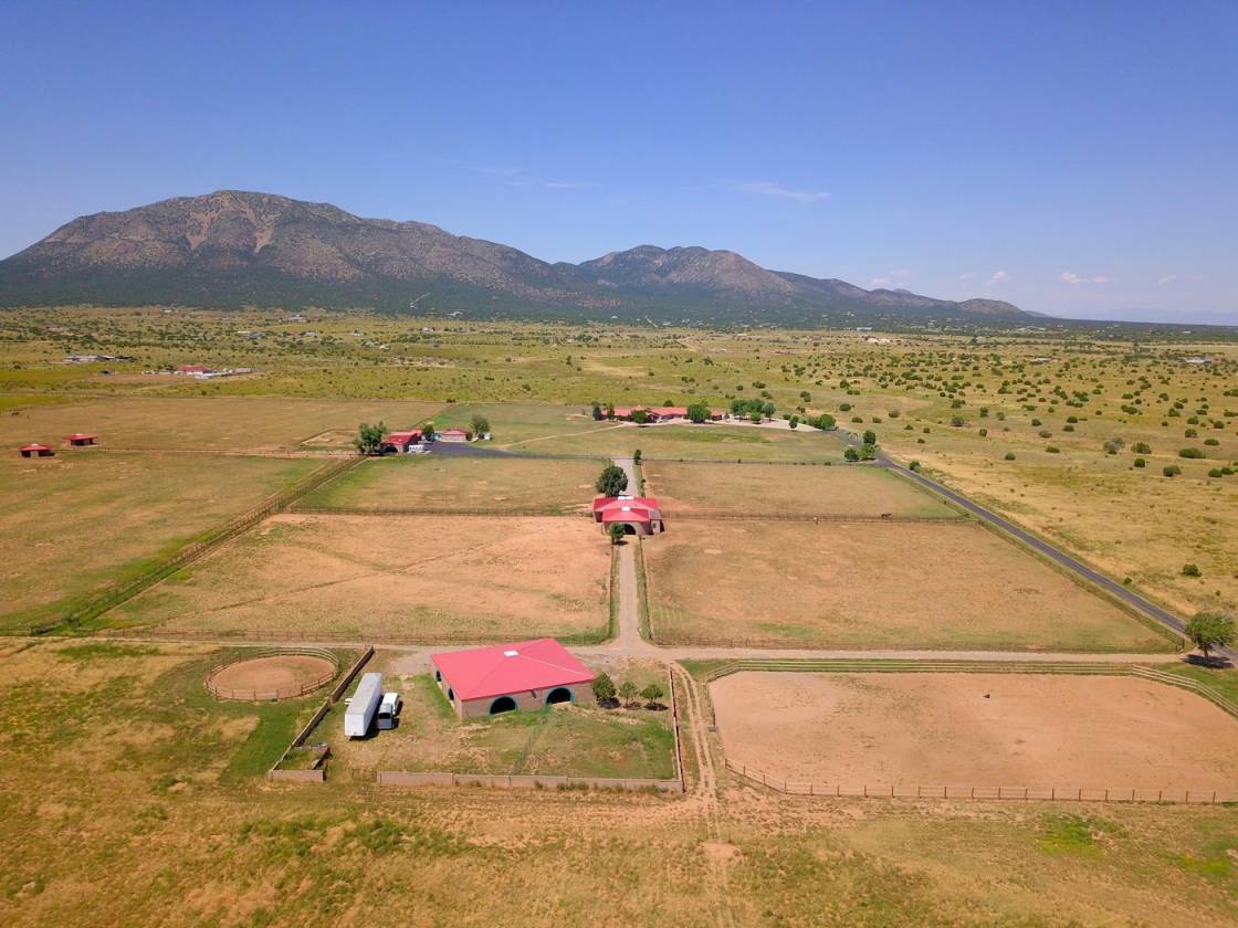 Exquisite Equestrian Estate "Hacienda De Caballo" Edgewood, Santa