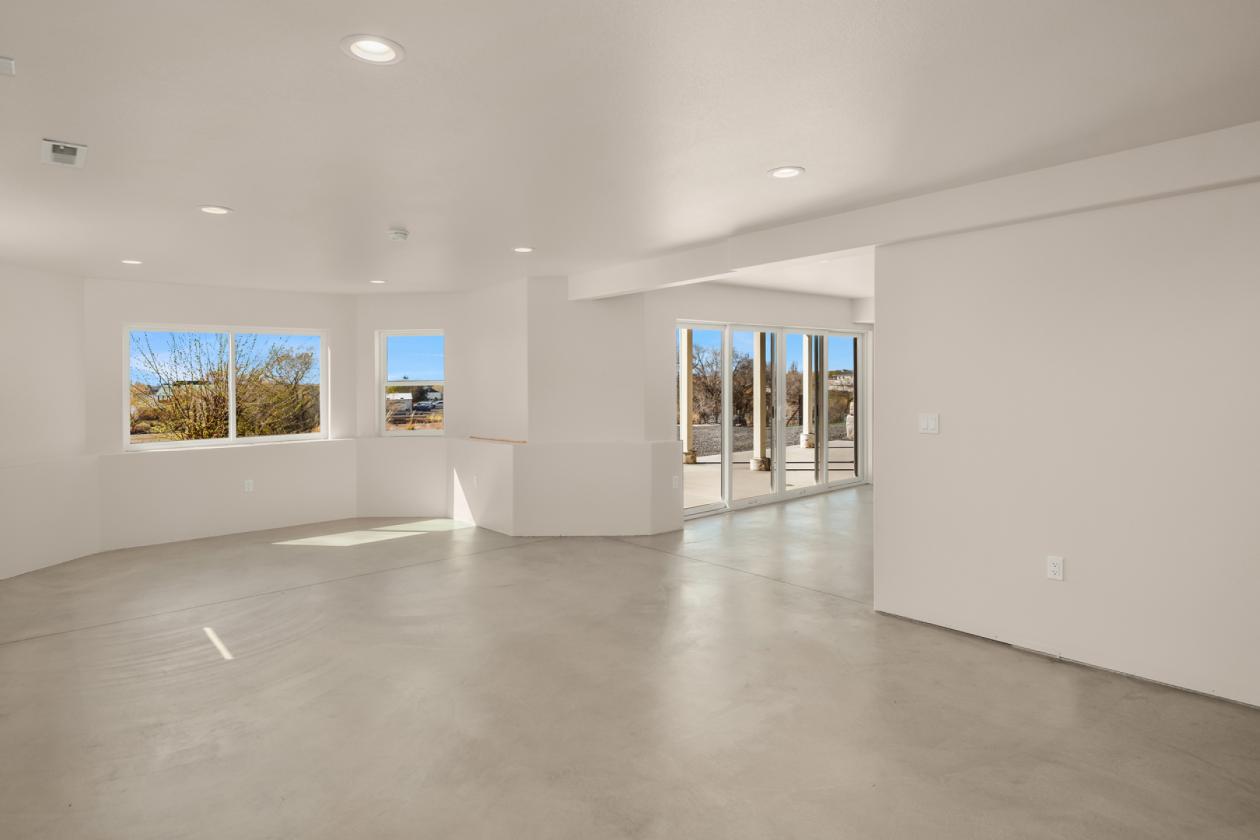 LAKEFRONT EQUESTRIAN ESTATE- TURNKEY, MULTI-USE - photo 15