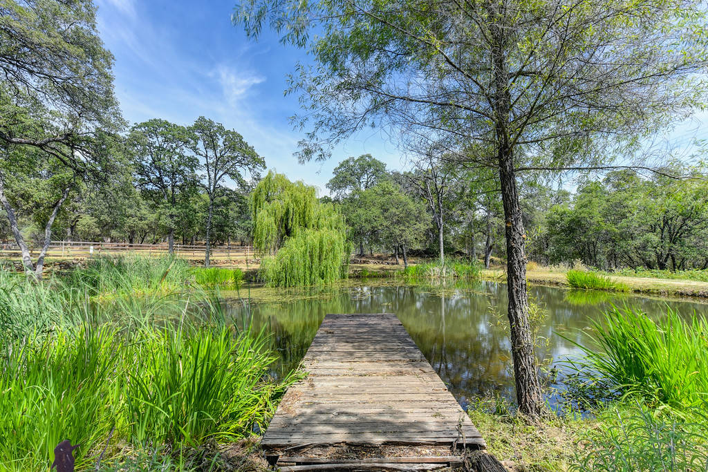 STUNNING EQUESTRIAN 21ac Southwestern Estate w/Barns, Pond and Beach entry... Grass Valley