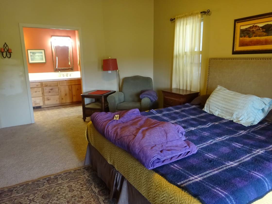 Beautiful 2.28 AC irrigated horse property, 3112 SqFt, walk to