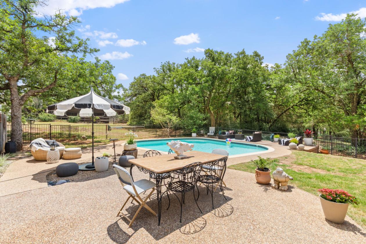 Executive home, 6 acres, 6 stalls, Pool, Arena - photo 12