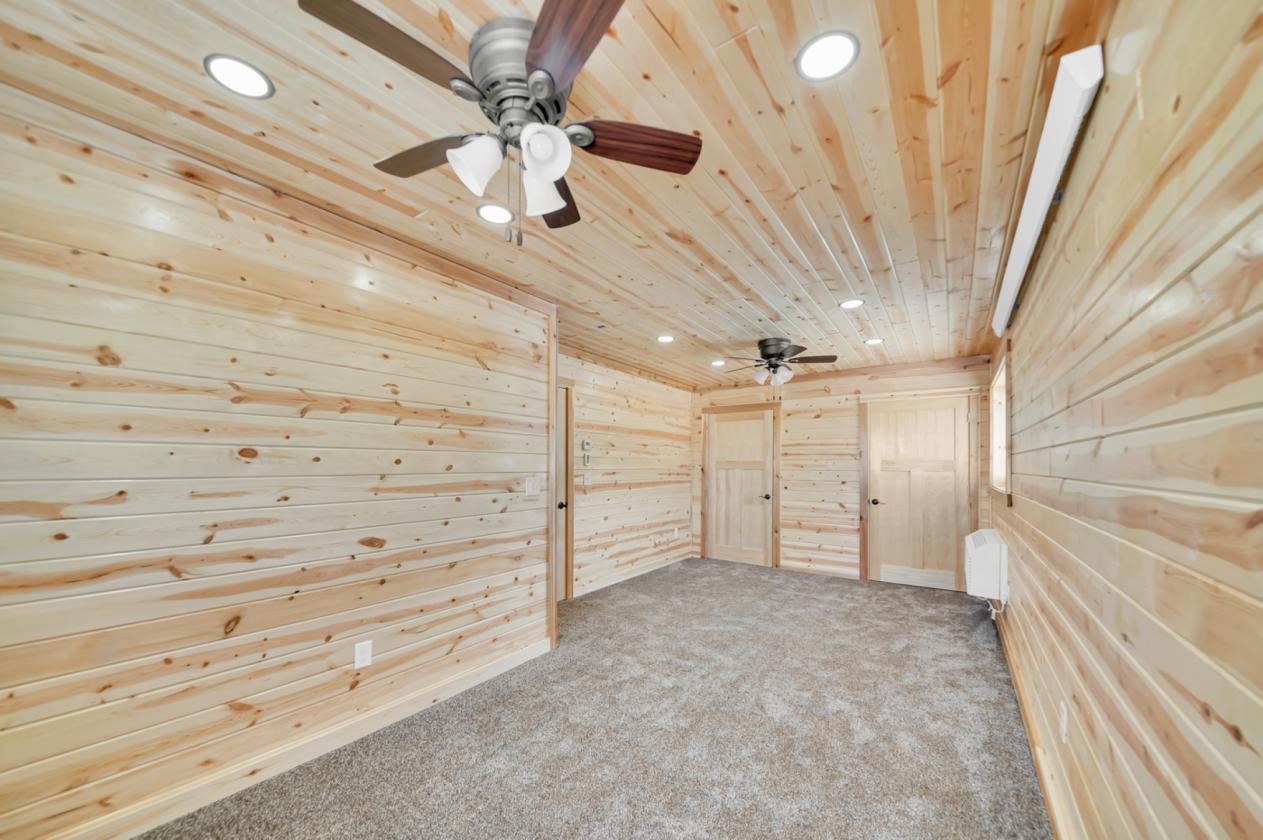 MOVE IN READY, 24+ ACRES, FULLY FENCED - photo 18