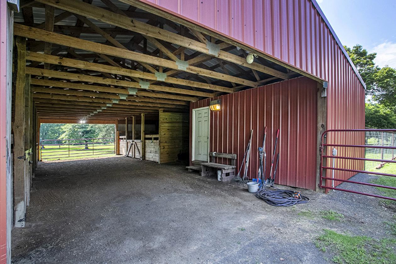 Turnkey Horse Farm on 5 acres with barn - photo 16