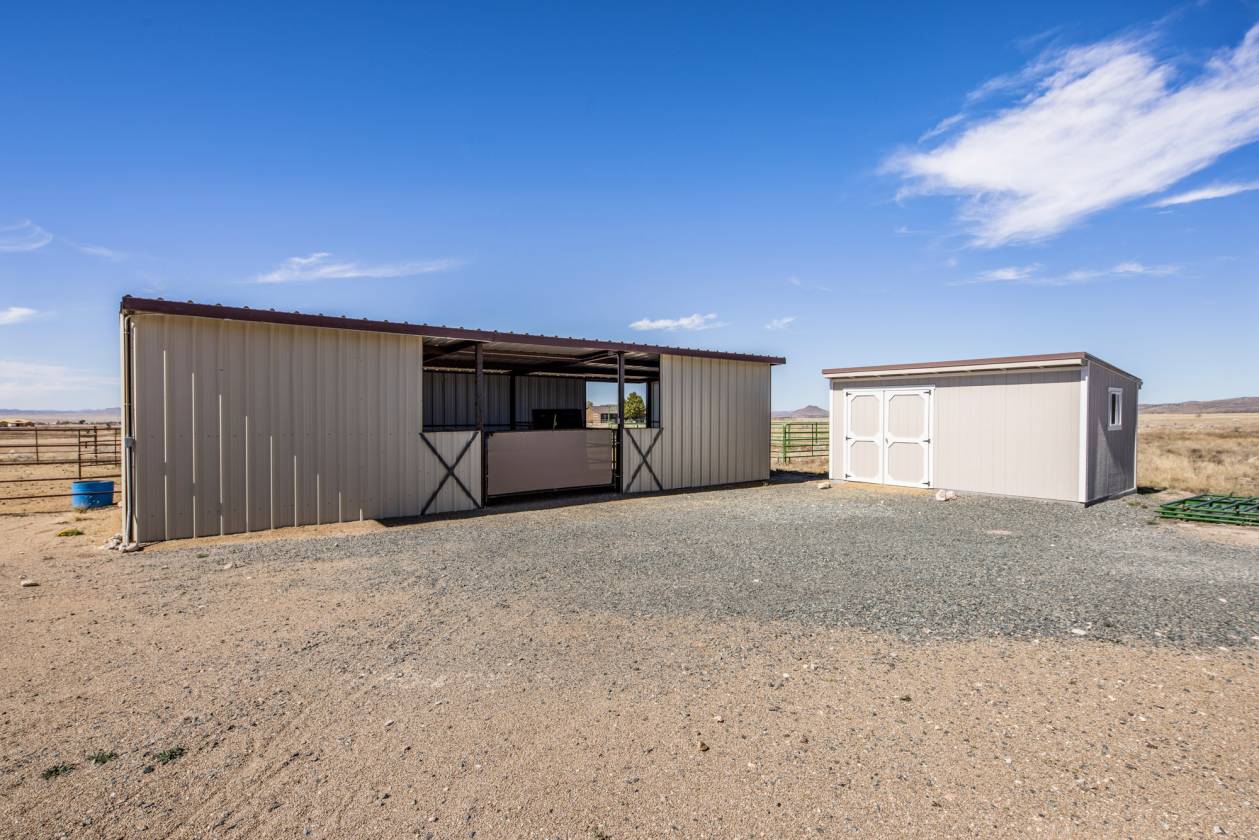3 Acre Horse Property with Beautiful Mountain View - photo 4
