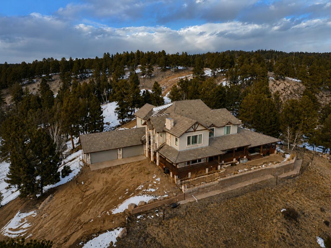 Luxury Equestrian Estate in a Gated Community - photo 1