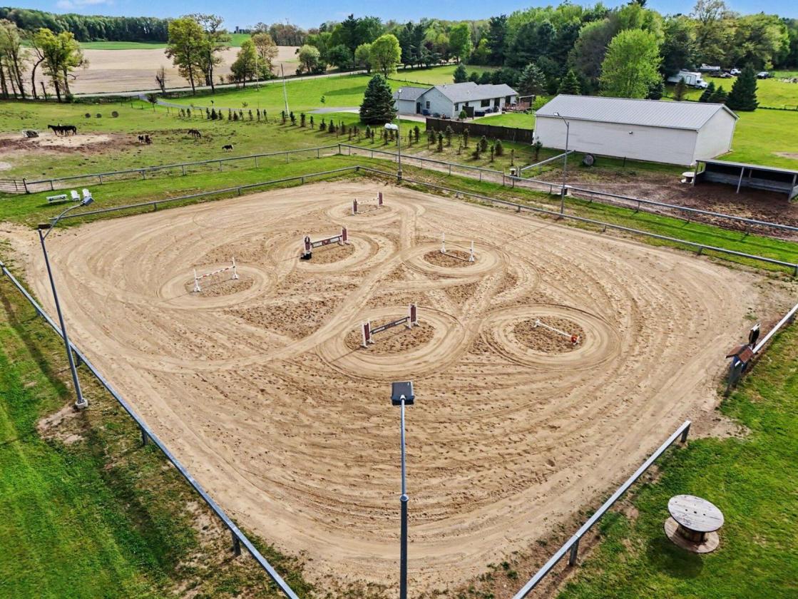 10 acre turn-key horse farm - photo 6