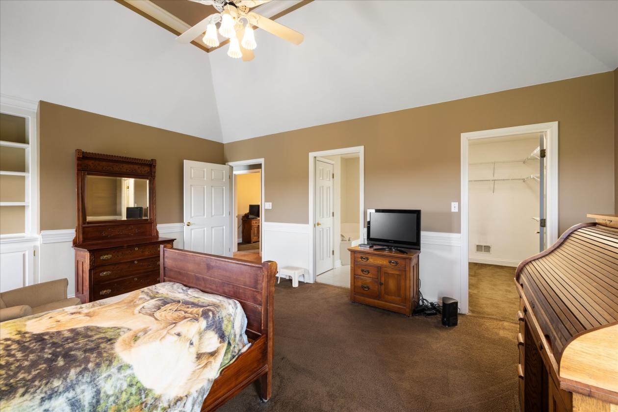 Turn-Key Equestrian Estate With Indoor Arena - photo 19