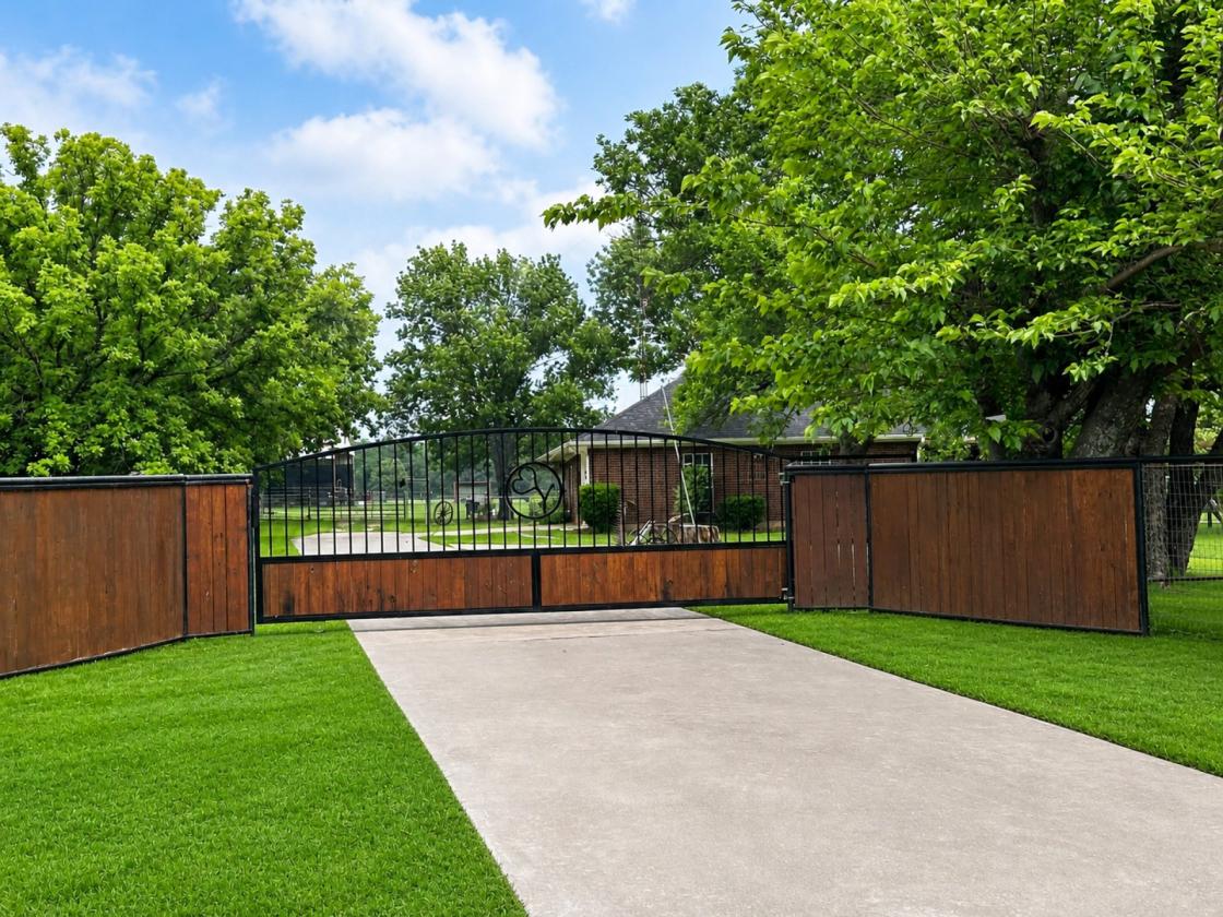 Luxury equestrian estate with a covered arena - photo 22