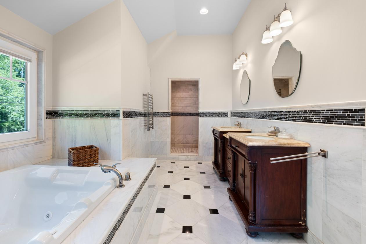 Barn Luxury Reimagined on 4.64 acres - photo 23