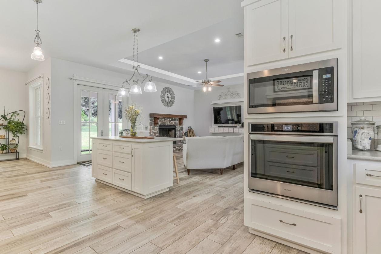 Fully Fenced 6-Acre Farmhouse!!! - photo 13