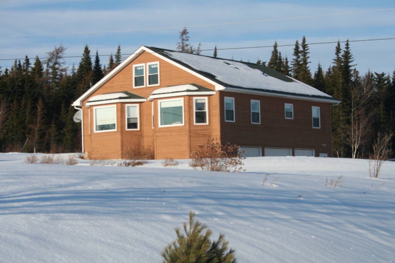 horse farm on lake with 4 houses and 2 barns New Horton, Albert