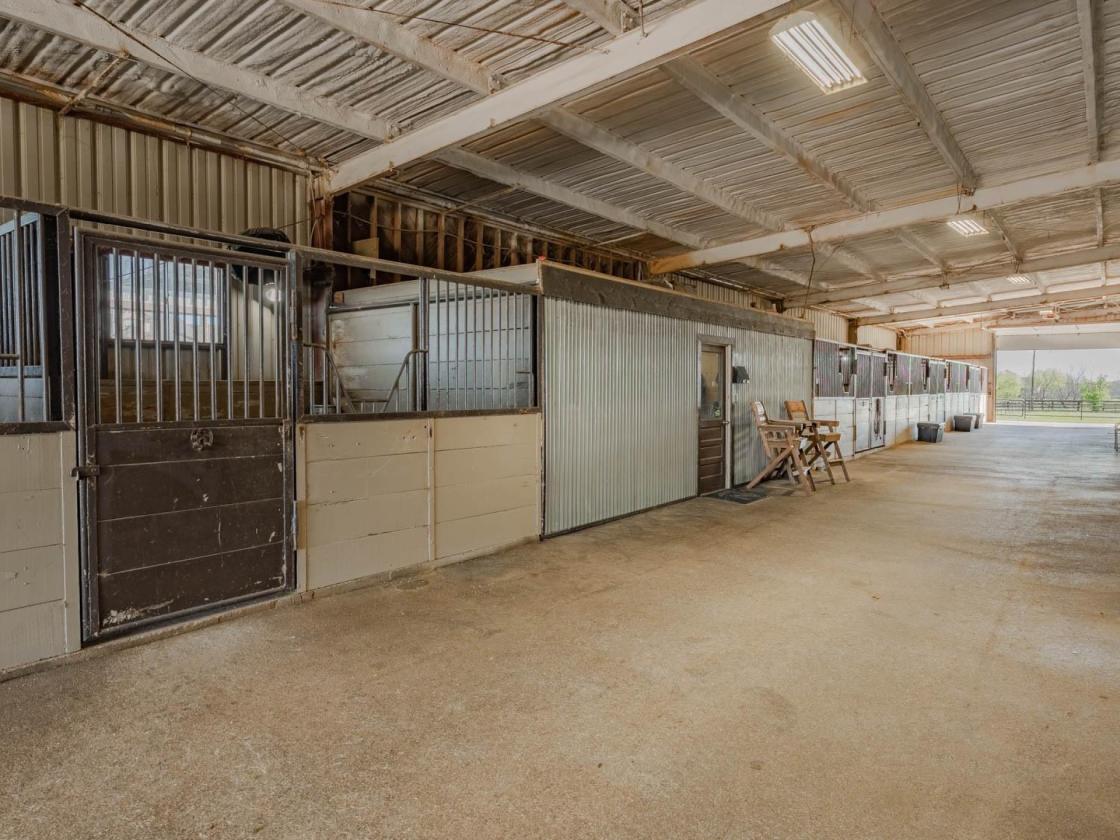 Exceptional 20-Acre Equestrian Estate - photo 7