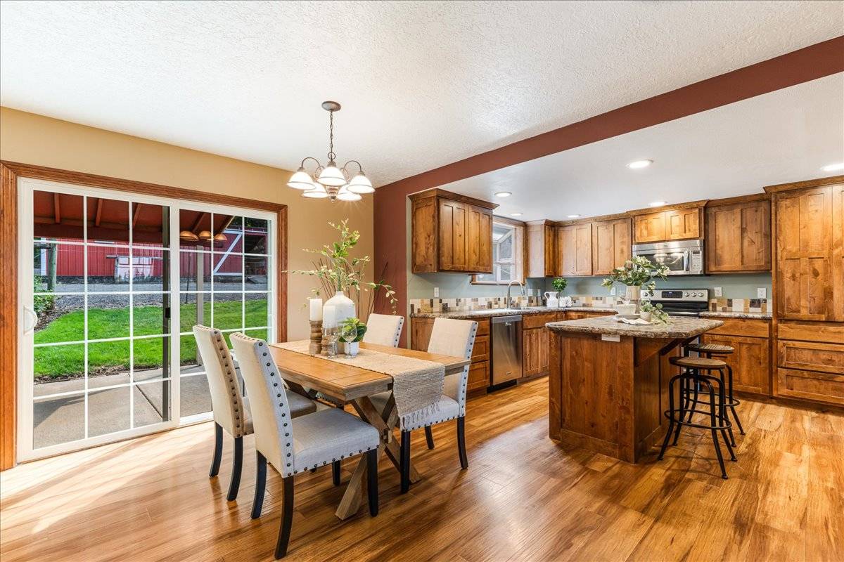 Gorgeous (dividable) 10 acre property with arena! - photo 5