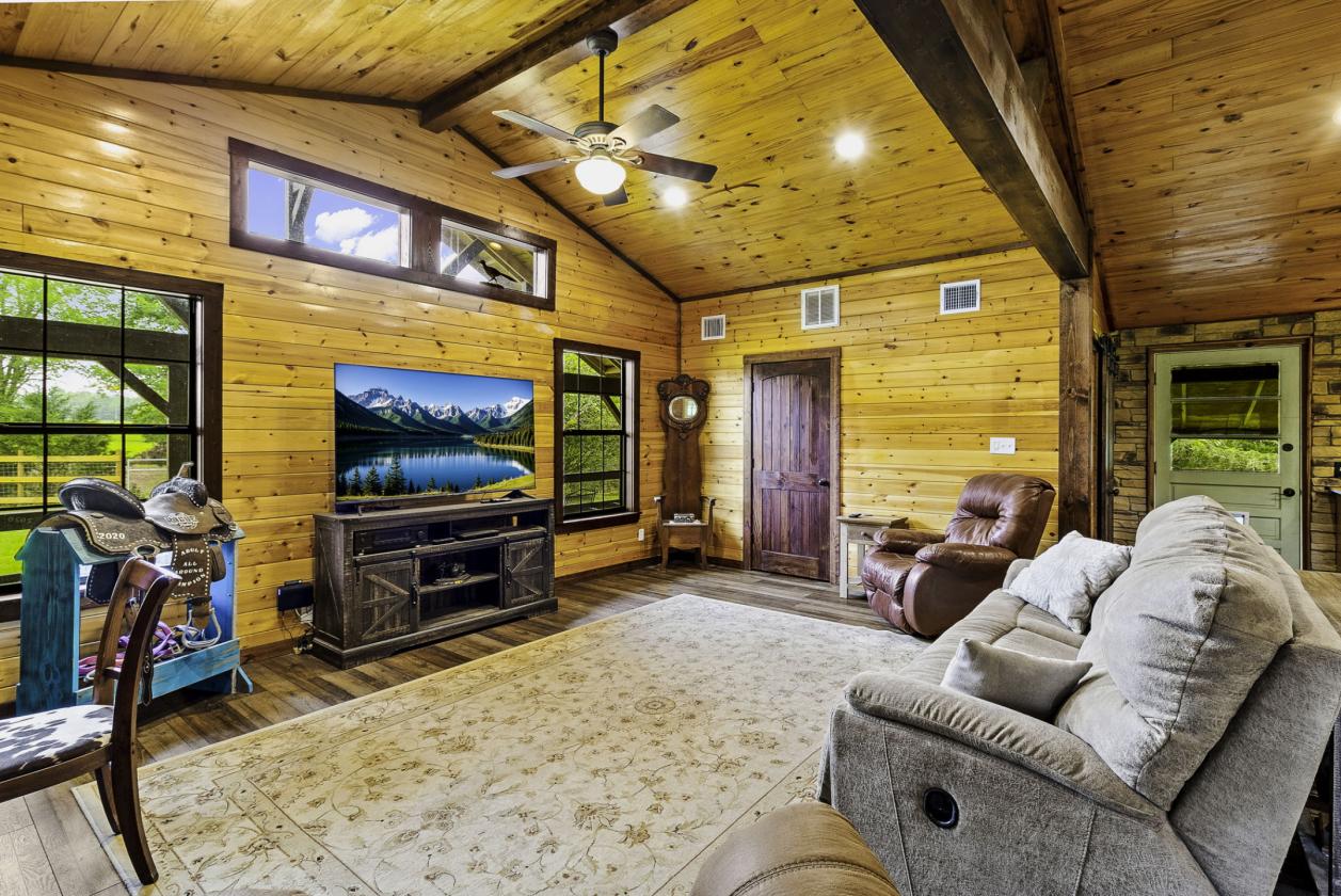 Complete Turnkey Country Horse Property - photo 29