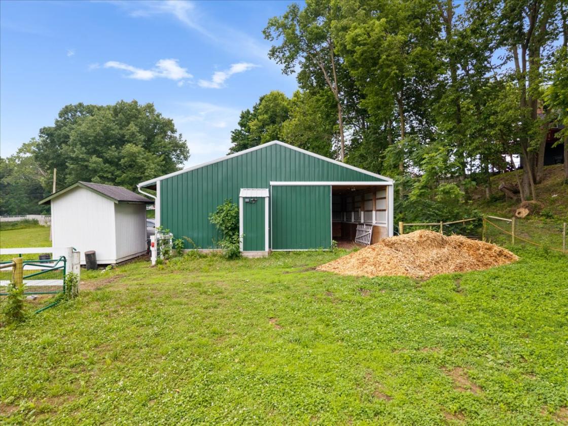 Nearly 12 acre horse farm! - photo 6