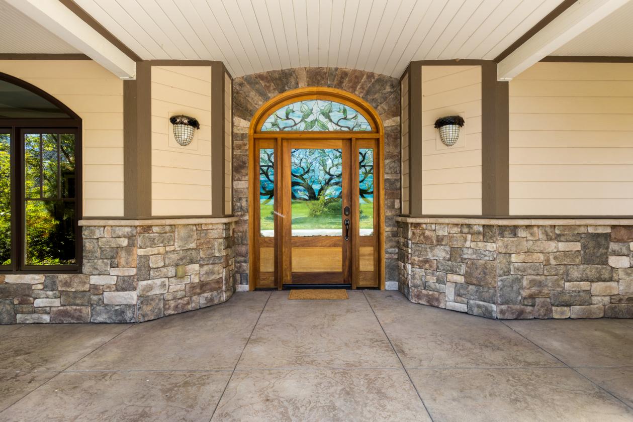 Luxury Equestrian Ranch w/16 stalls +covered arena - photo 8