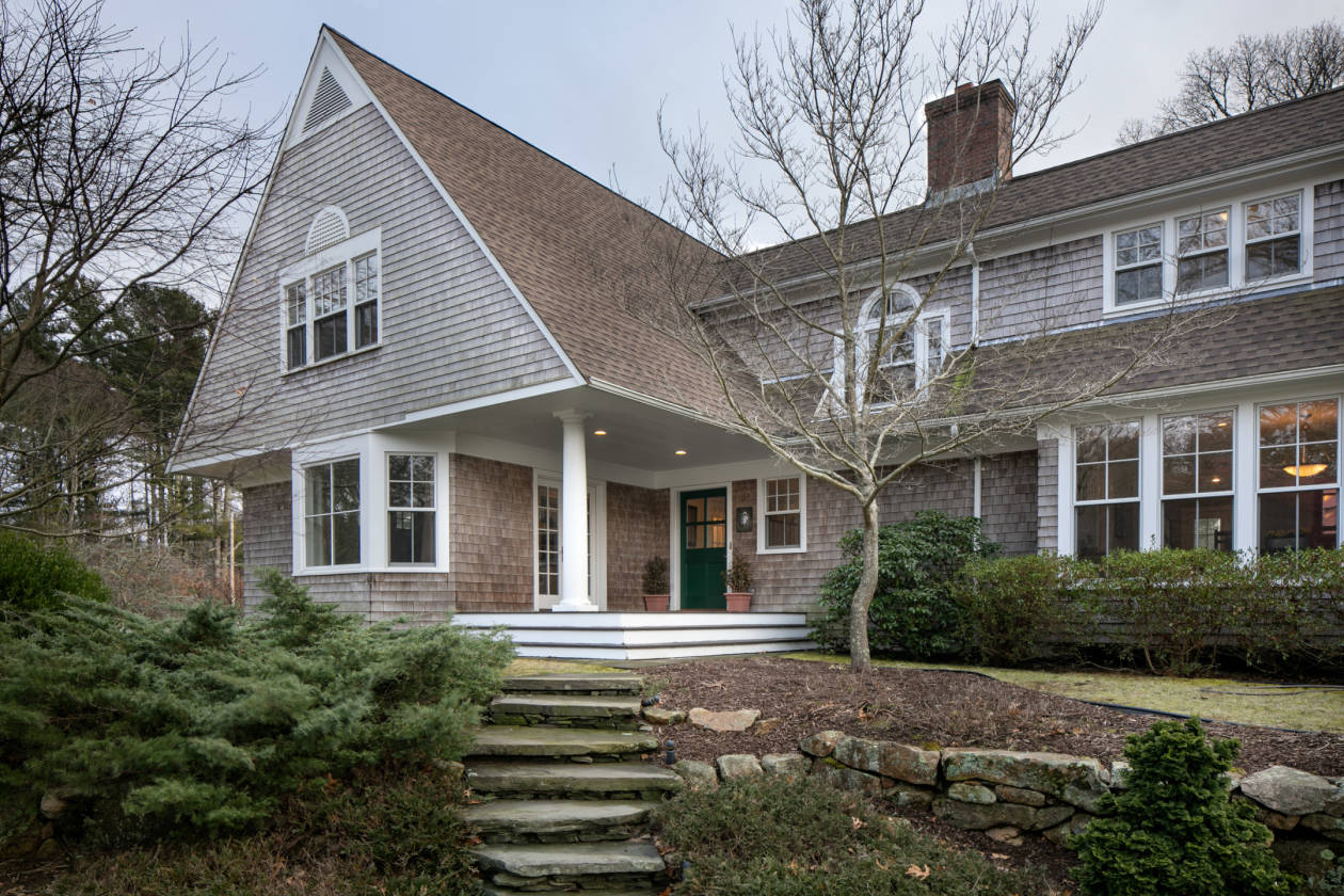 Coastal equestrian estate and 12 stable barn. Mattapoisett, Plymouth