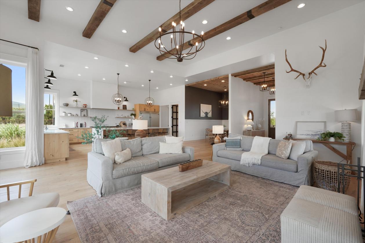 Luxury Mountain Equestrian Estate on 10.49 Acres - photo 9