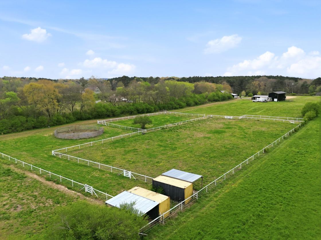 Luxurious Barndominium on Working Equestrian Farm - photo 20