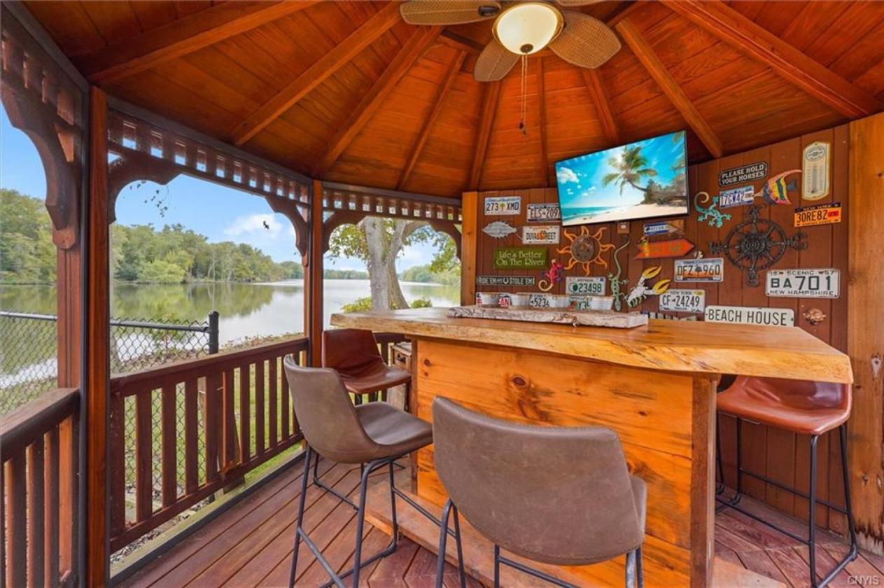 Extraordinary Seneca River Estate - photo 18