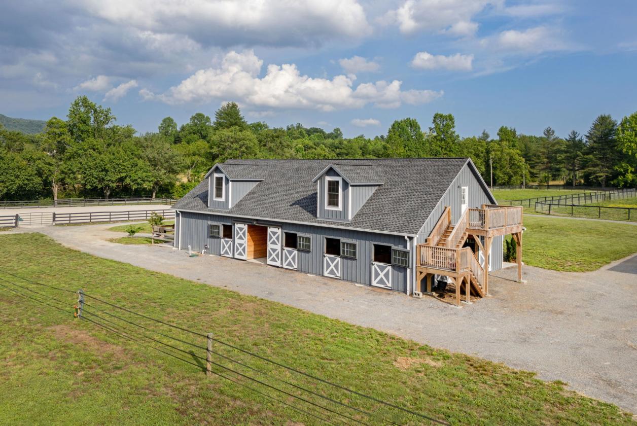 8 Stall Equestrian Farm & Training Facility - photo 7
