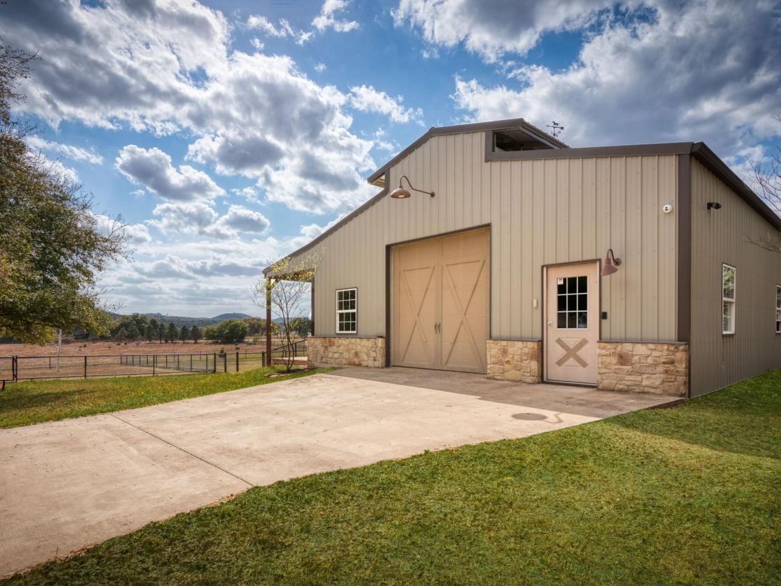 Hill Country Showcase Home Plus Horse Barn - photo 21