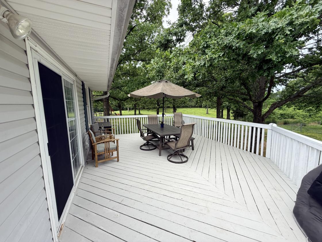 Nice Home and Wonderful Barn on 23.5 Acres - photo 19