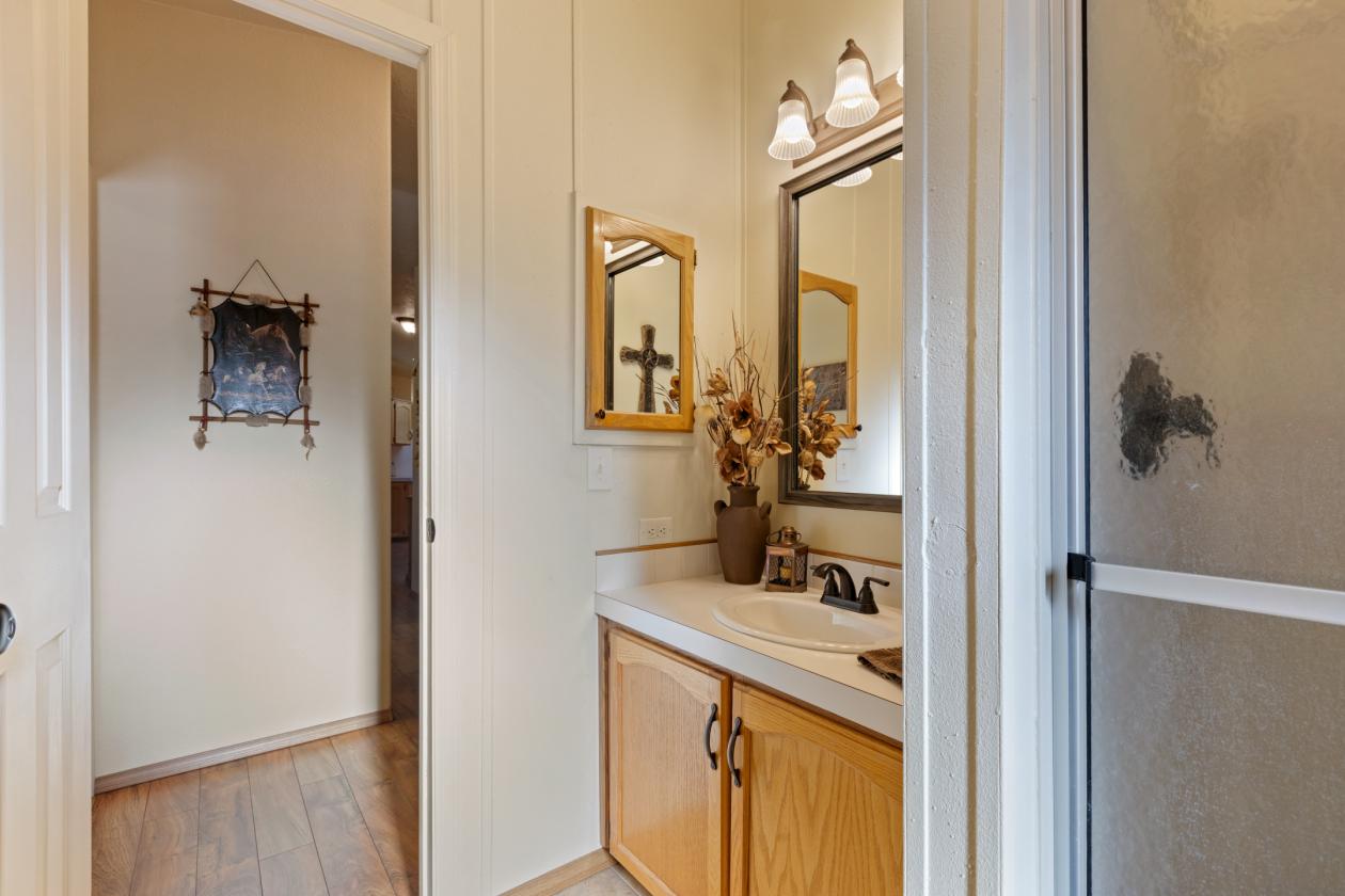 Experience True Country Living on This S. Oregon Estate - photo 16