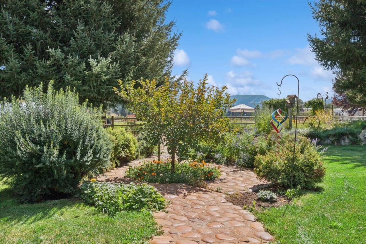 Over 5-acre horse property - photo 23