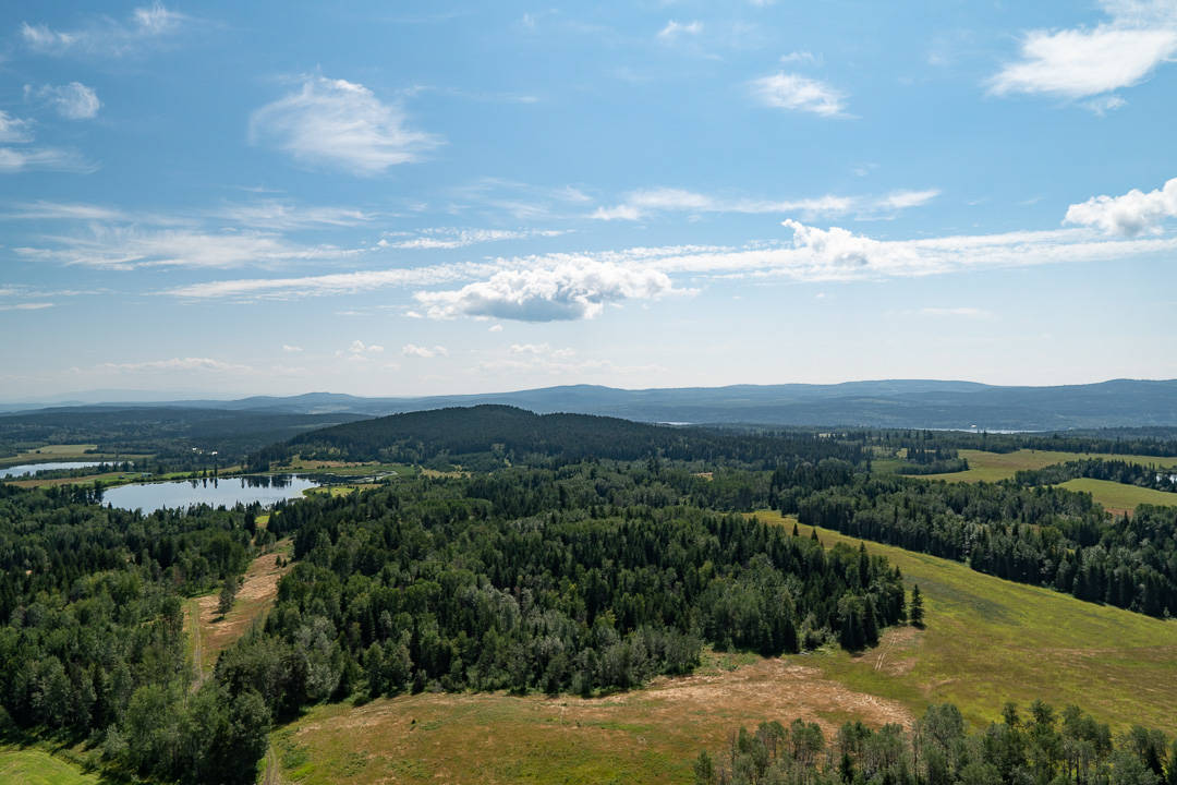 LIMESTONE MOUNTAIN RANCH HORSES, CATTLE, RECREATION Big Lake Ranch
