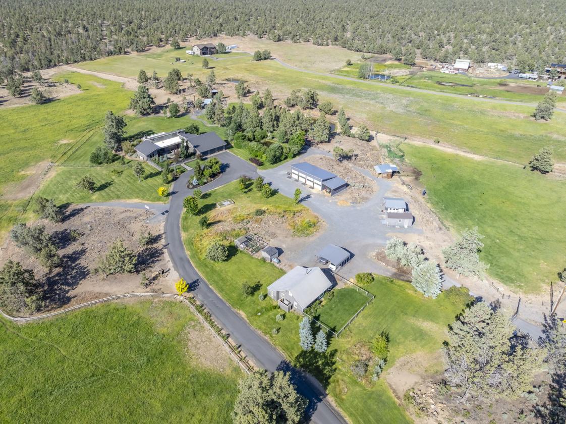 Contemporary NE Bend Horse Property - photo 24